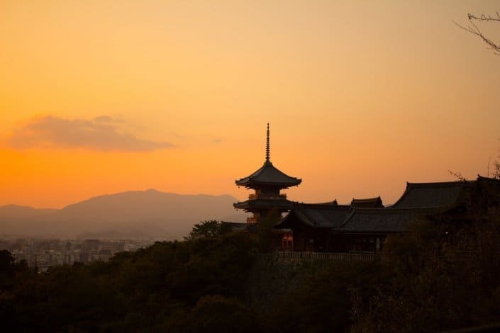Kyoto morning sunrise on Kiyomizu-dera