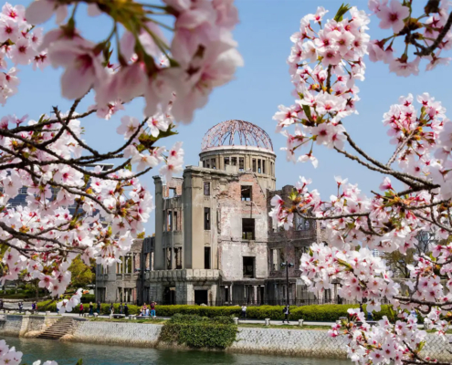 Hiroshima Genbaku Dome (A-Bomb Dome) ans sakura
